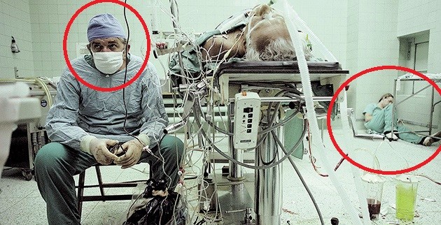 The Most Iconic Photo of a Doctor That Shocked the Whole World & Story Behind It
